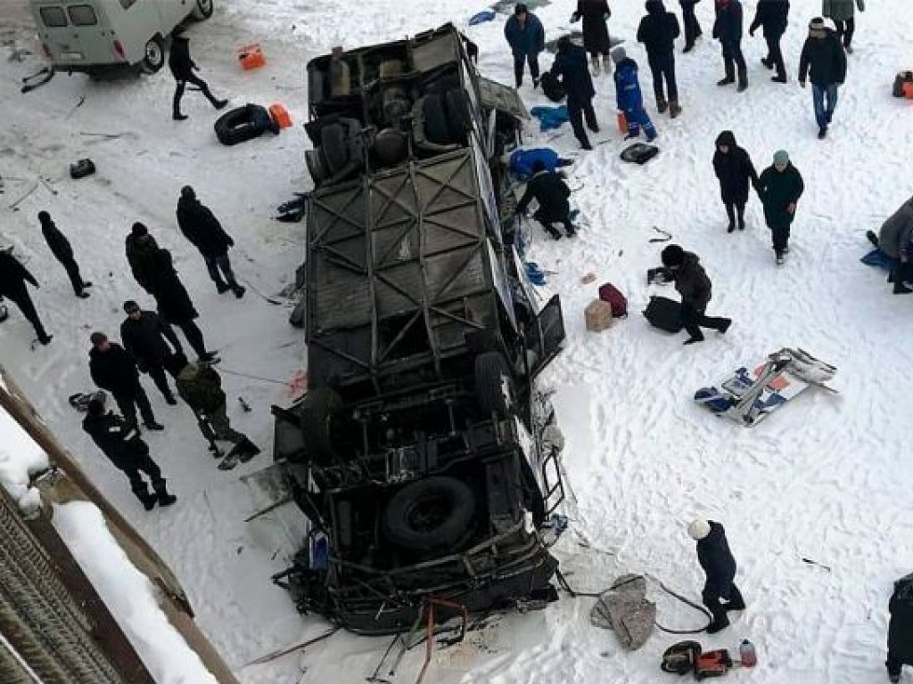 Стали известны подробности о крушении автобуса в России (ФОТО, ВИДЕО)