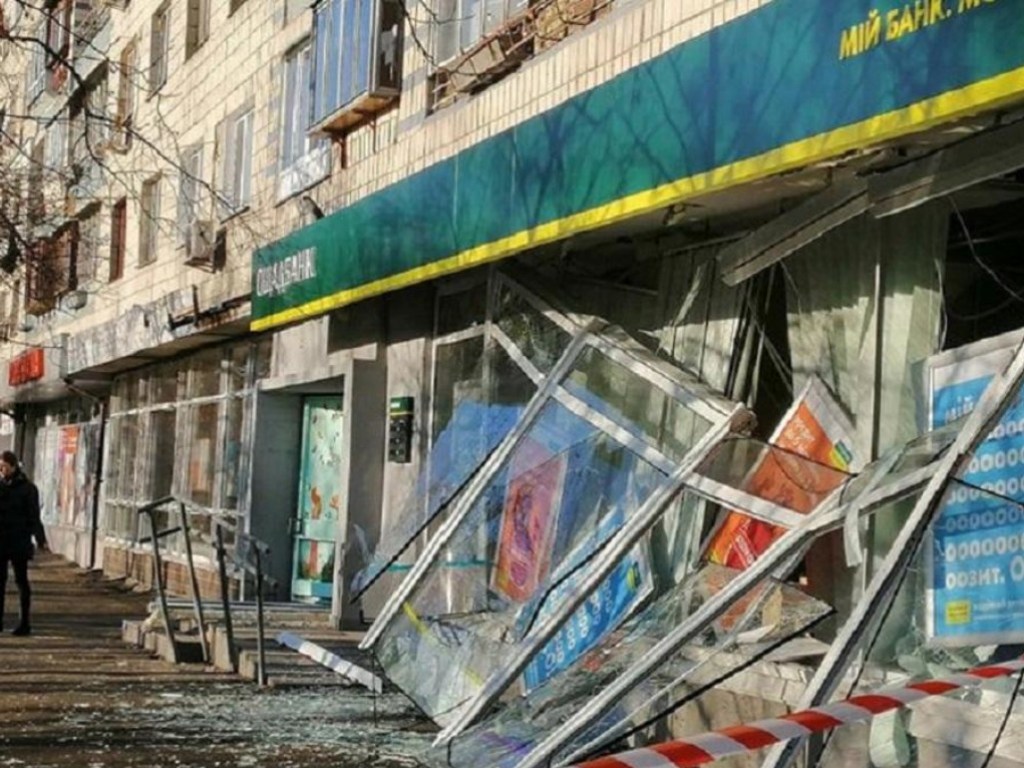 Взрыв в отделении «Ощадбанка» в Киеве: подозреваемых задержали