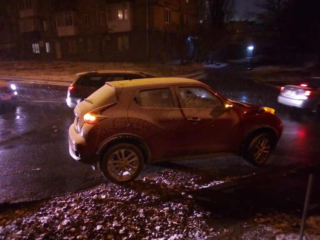 Вечером в Киеве пошел густой мокрый снег (ФОТО, ВИДЕО)