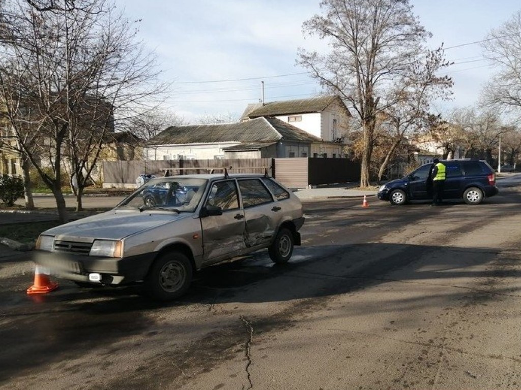 ДТП в Николаеве: Kia протаранил ВАЗ (ФОТО)
