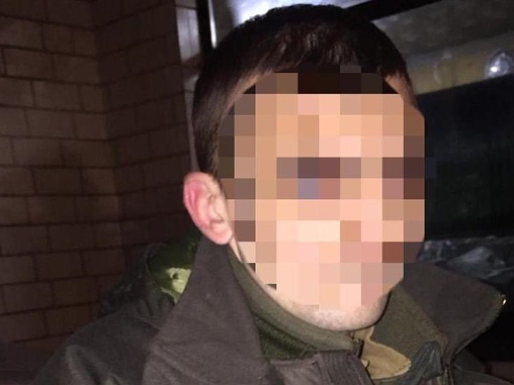 Под Киевом задержали патрульного, который предлагал купить у него амфетамин (ФОТО)