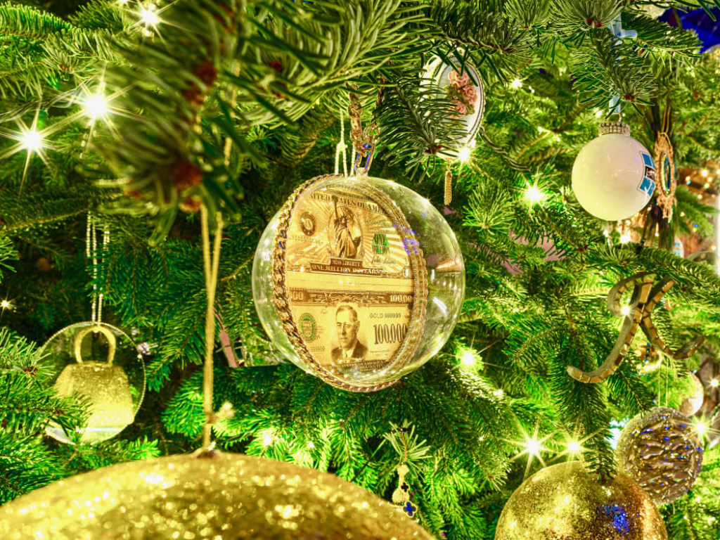 Самая дорогая в мире: Отель показал новогоднюю елку за 15 миллионов долларов (ФОТО)