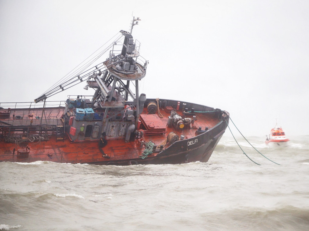 Крушение танкера Delfi на побережье Одессы: владелец судна вышел на связь