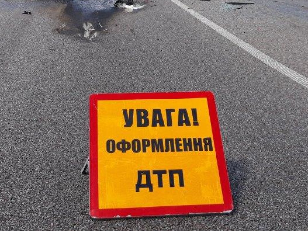 ДТП с маршруткой под Киевом: у иномарки сильные повреждения (ВИДЕО)