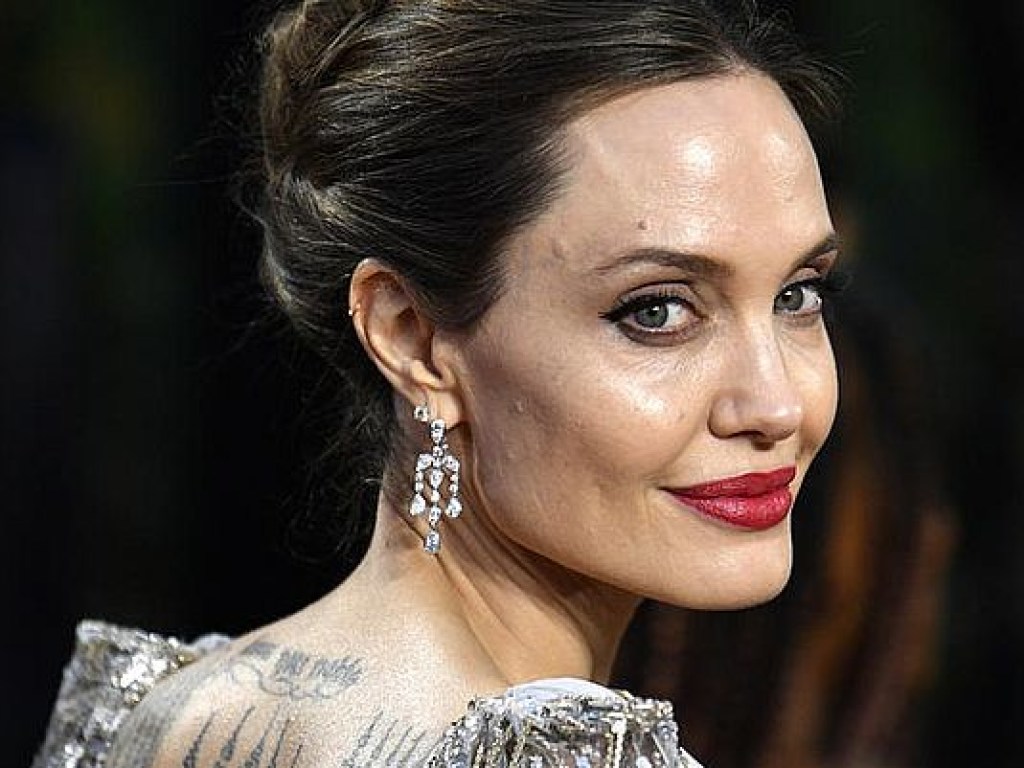 44-летняя Анджелина Джоли решила наладить личную жизнь с женщиной (ФОТО)