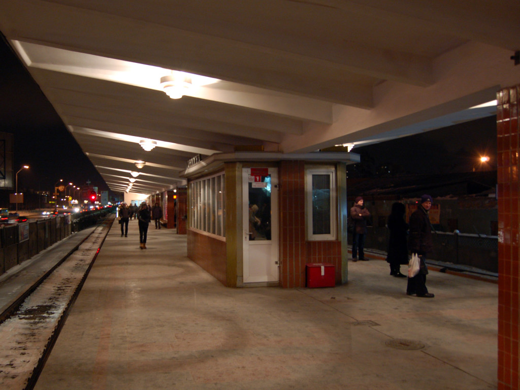 Столичную станцию метро «Дарница» «минировали»