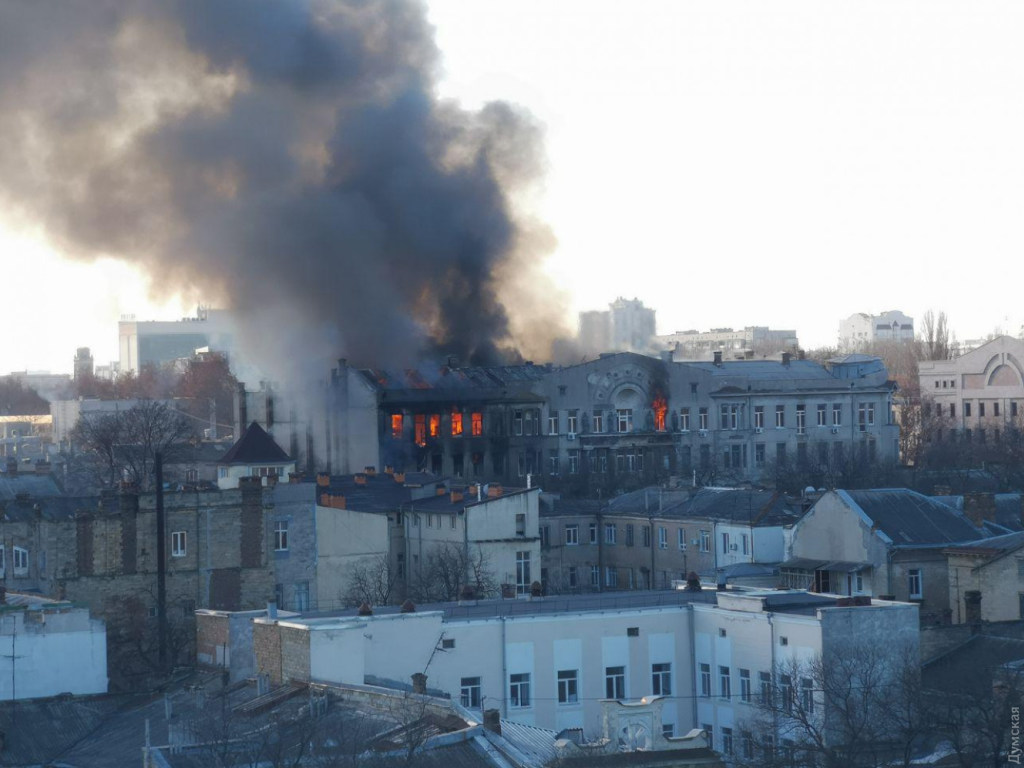 Зеленский отреагировал на пожар в одесском колледже