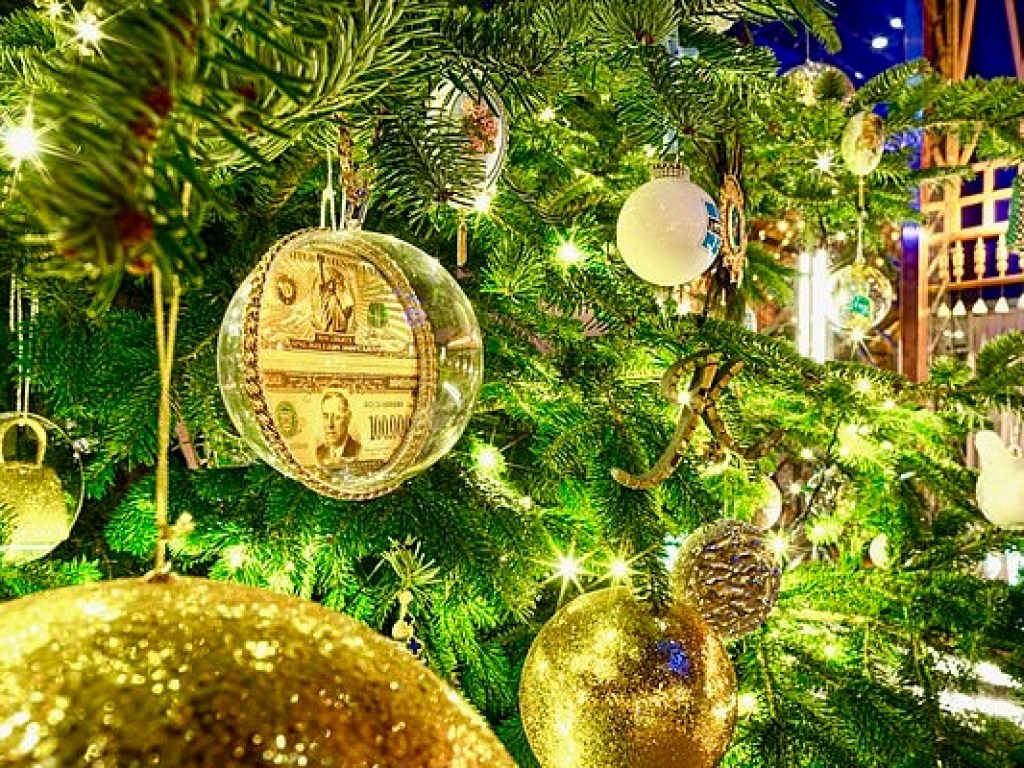 Стало известно, сколько стоит самая дорогая в мире рождественская елка (ФОТО)