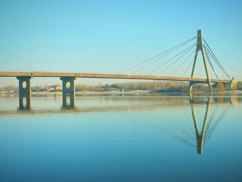 Сегодня до вечера в Киеве будет частично перекрыт Северный мост: как объезжать (КАРТА)