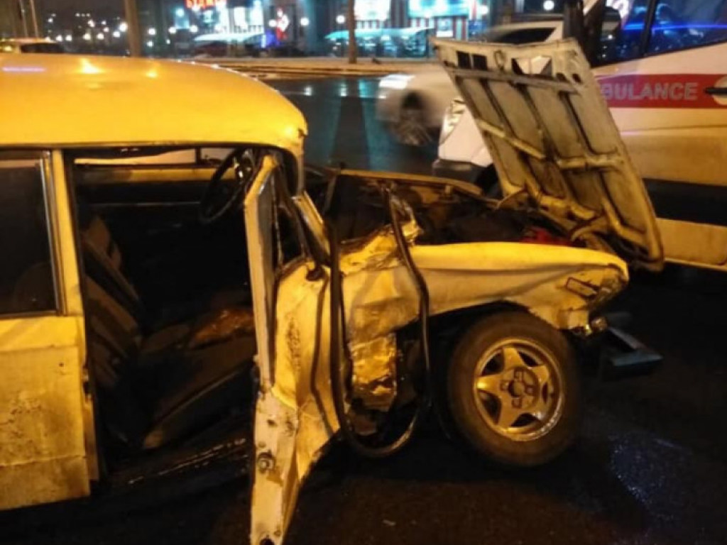 В Харькове в столкновении легковушек пострадали двое человек (ФОТО)