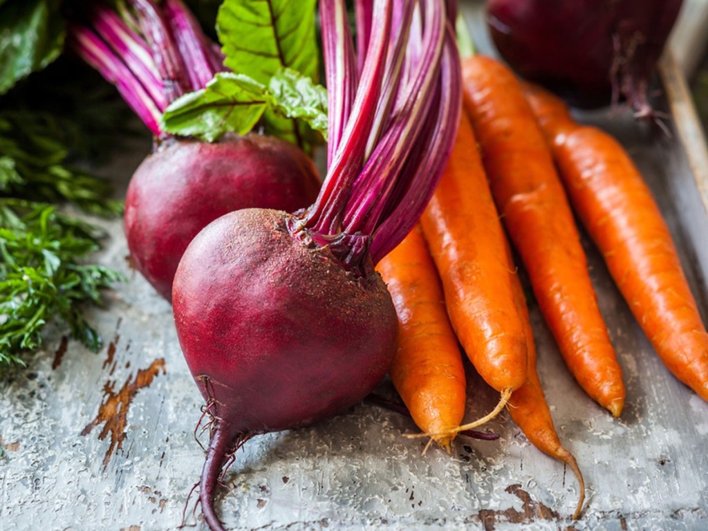 Медик назвал овощи, которые полезнее употреблять в отварном виде, а не в свежем