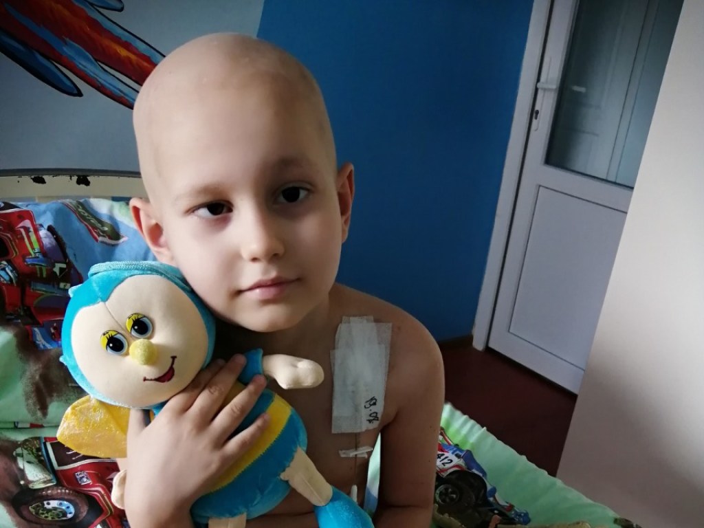 У 6-летнего Никиты из Харькова обнаружили рак: семья просит о помощи