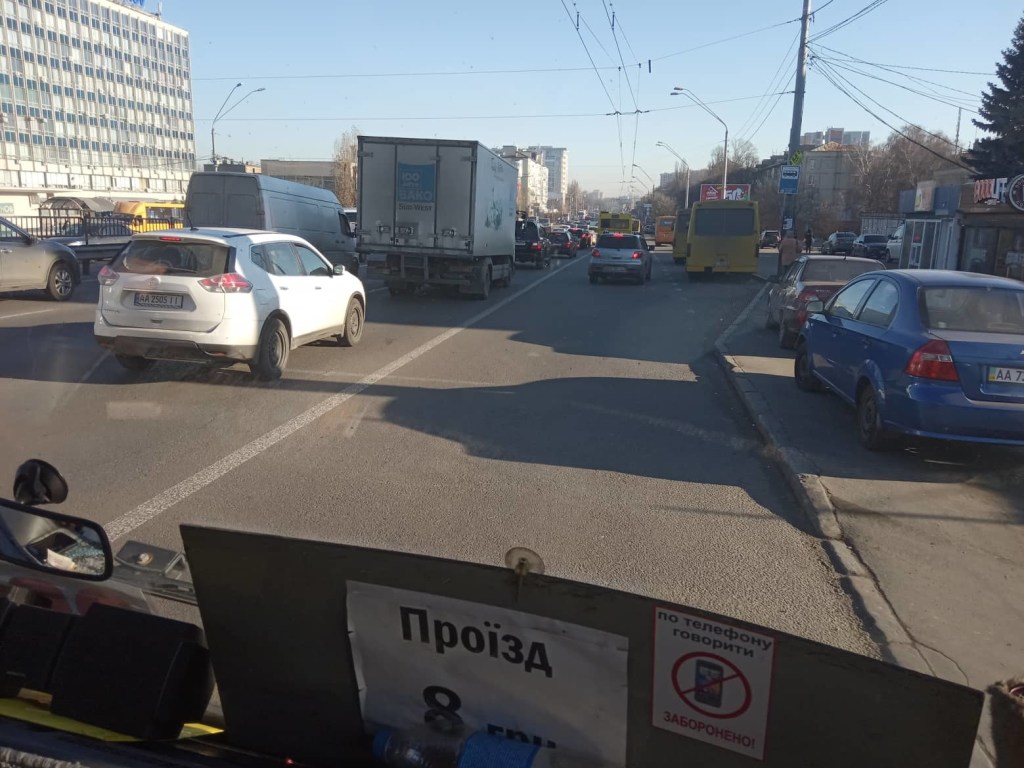 На столичной Борщаговке возник транспортный коллапс (ФОТО)