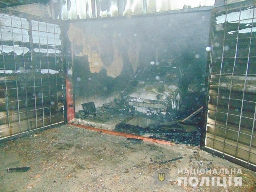 В Киеве ревнивец сжег машину бывшей возлюбленной (ФОТО)