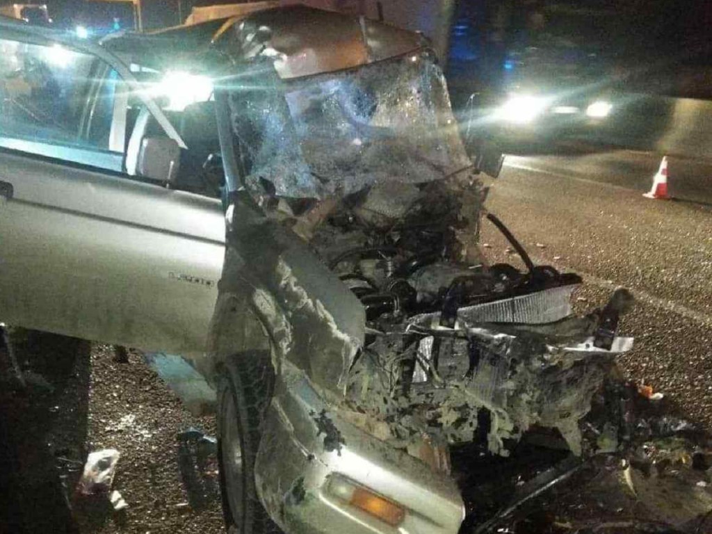 45-летний водитель Mitsubishi врезался в грузовик в Одессе: есть жертвы (ФОТО)