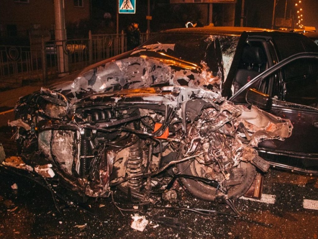В Броварах водитель Mercedes вылетел на «встречку» и разбил 4 автомобиля (ФОТО, ВИДЕО)