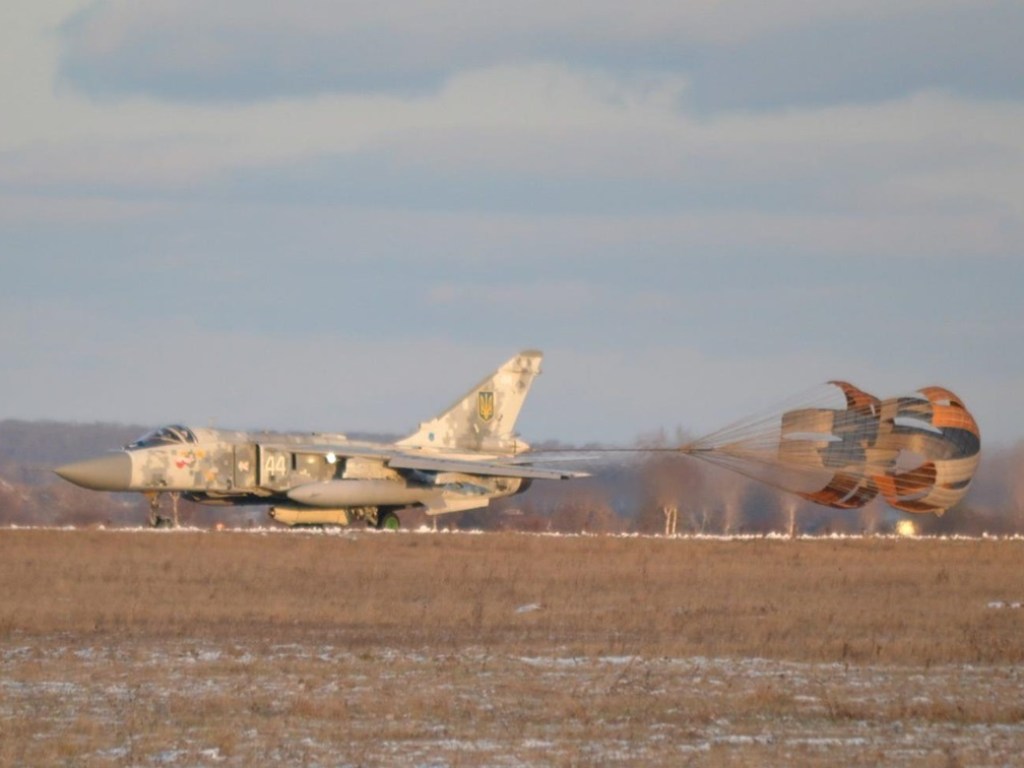 Провели тренировку: Украинские военные самолеты впервые за 20 лет дозаправились в воздухе (ВИДЕО)