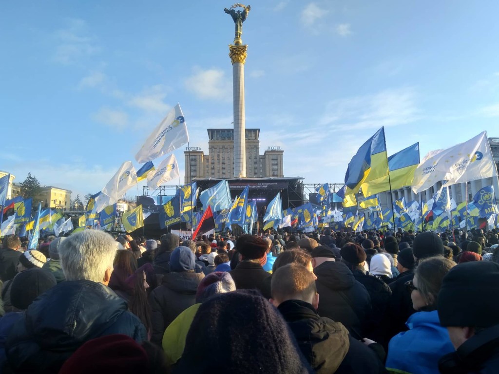 Вече «Красные линии» на Майдане: Что происходит в центре столицы (ФОТО, ВИДЕО)