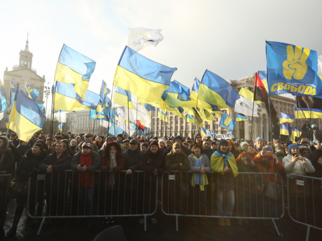 Пять тысяч митингующих: В Киеве на Майдане началось вече «Красные линии» (ФОТО)