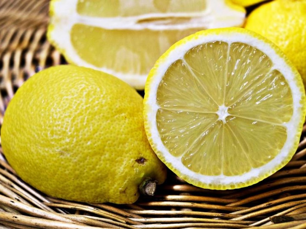 Эксперты рассказали, кому противопоказано употреблять лимоны