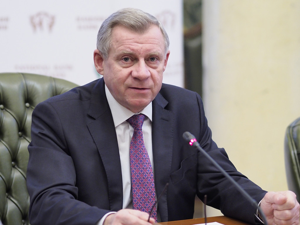За требованием отправить главу НБУ Смолия в отставку стоит Коломойский – эксперт