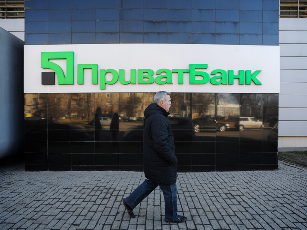 Кабмин планирует вернуть украинцам деньги, потраченные на «ПриватБанк»