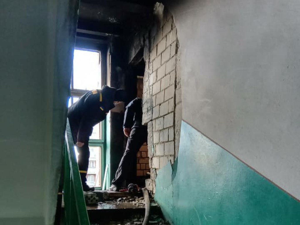 Во Львове во время пожара в жилом доме прогремел взрыв (ФОТО, ВИДЕО)