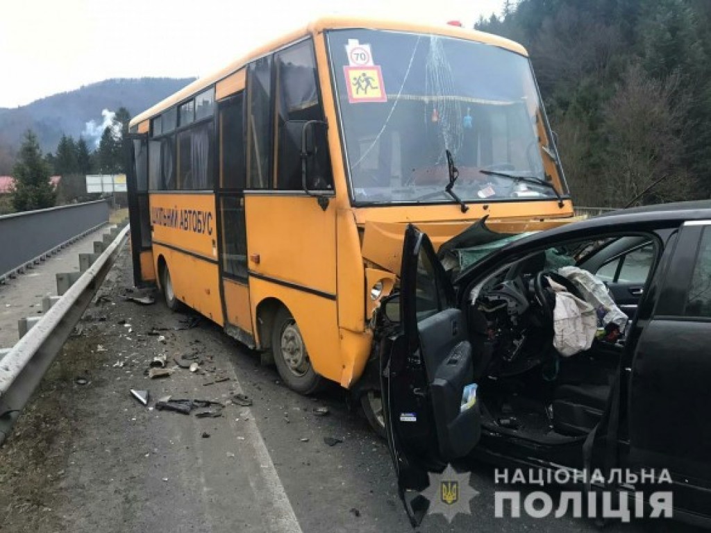 Пострадали 3 детей: Во Львовской области произошло ДТП с участием школьного автобуса (ФОТО)