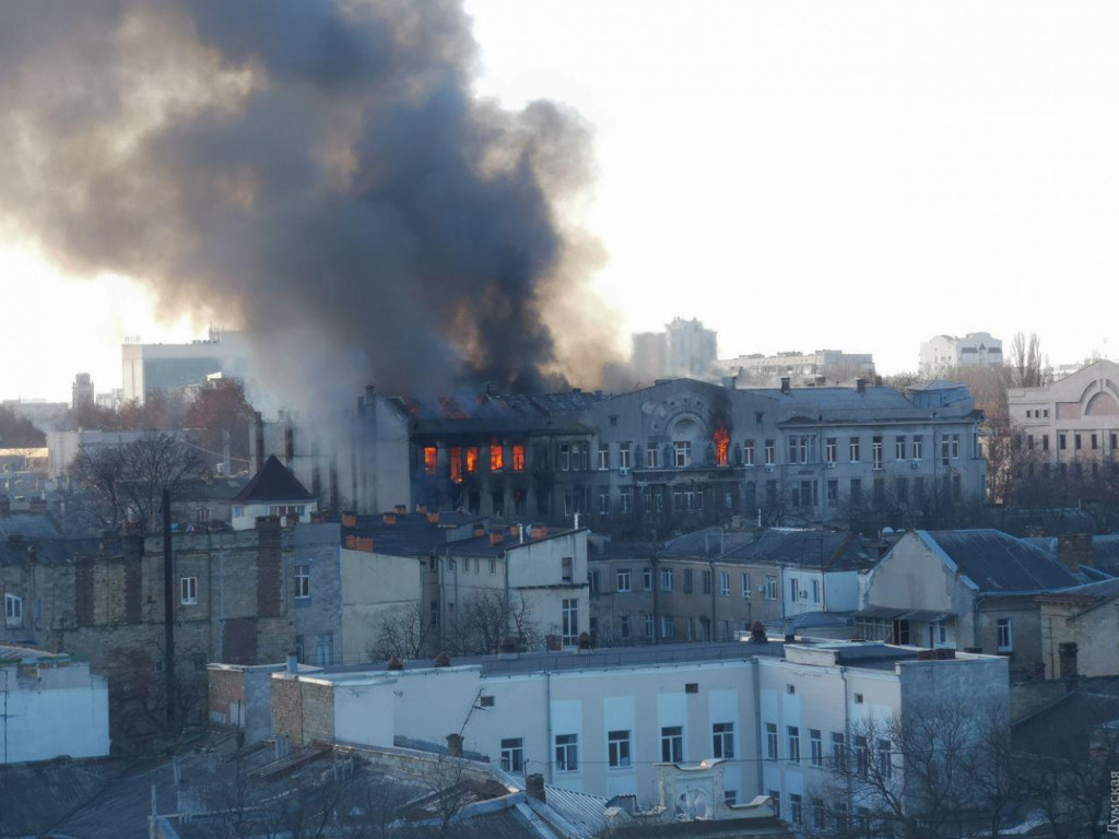 Пожар в Одесском колледже: директору учреждения сообщили о подозрении