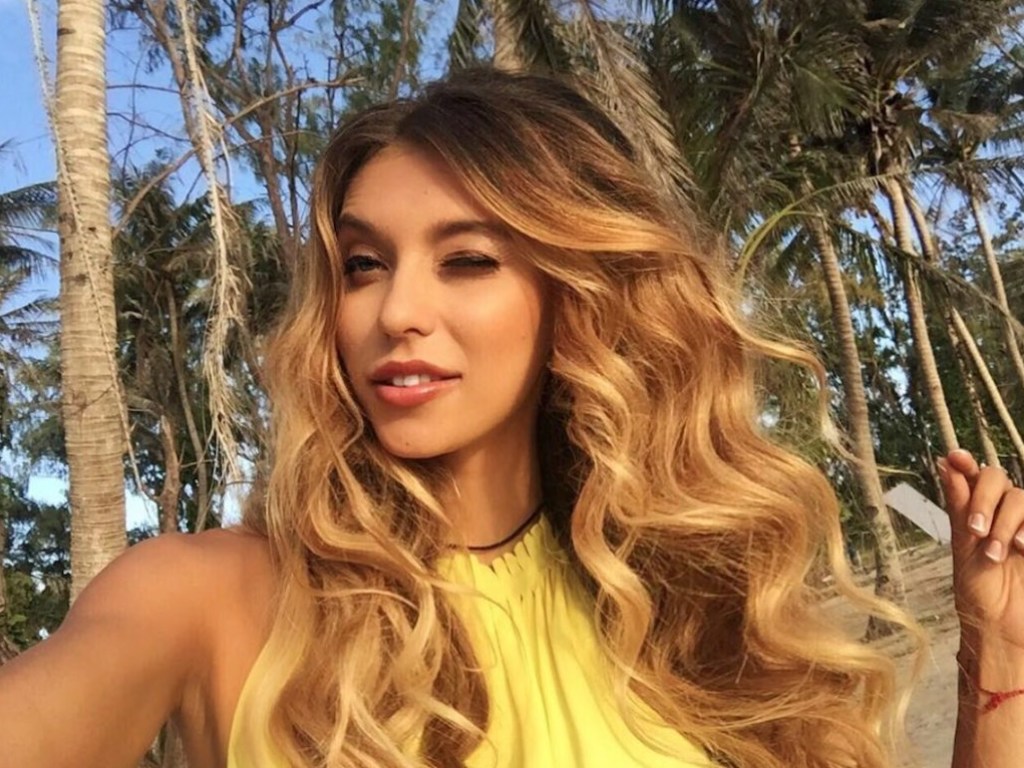 Тодоренко примерила откровенный купальник с пикантными разрезами (ФОТО)