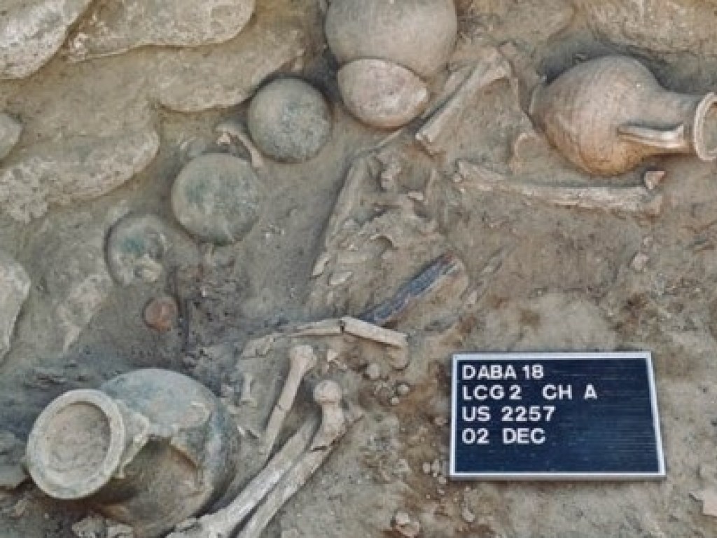Археологи обнаружили в семейном склепе древнеегипетский амулет от сглаза (ФОТО)