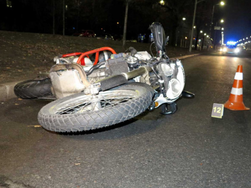 На Позняках в Киеве мотоциклист на Yamaha сбил насмерть пожилого пешехода-нарушителя (ФОТО)