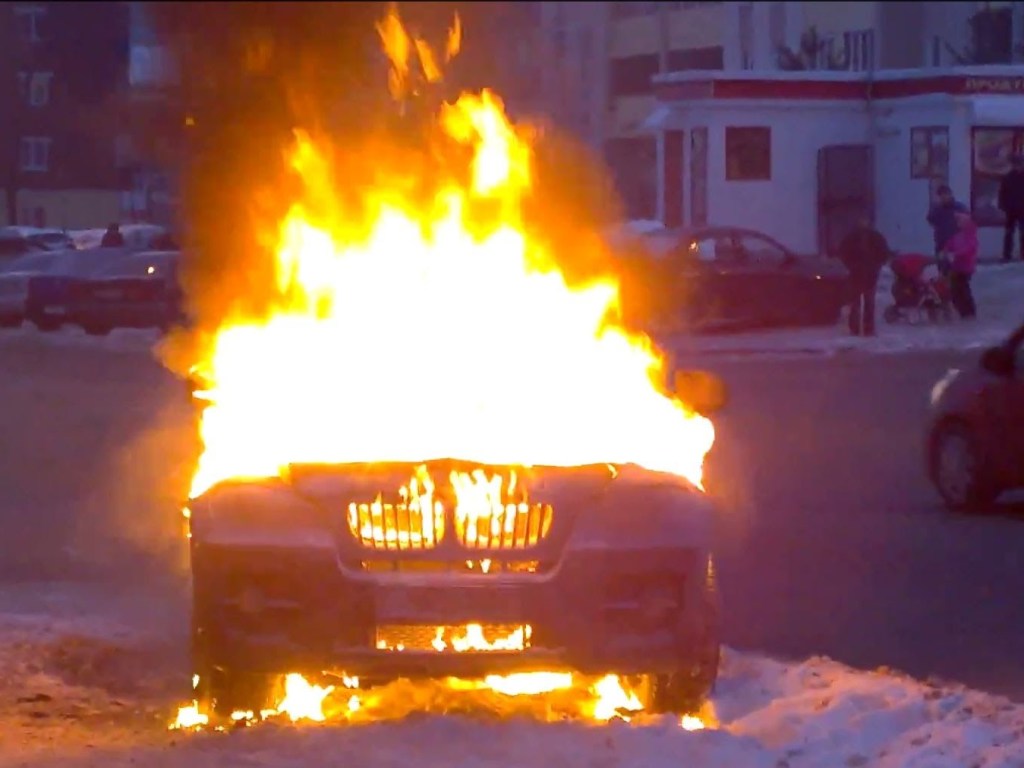 В Одессе злоумышленники сожгли BMW  (ВИДЕО)