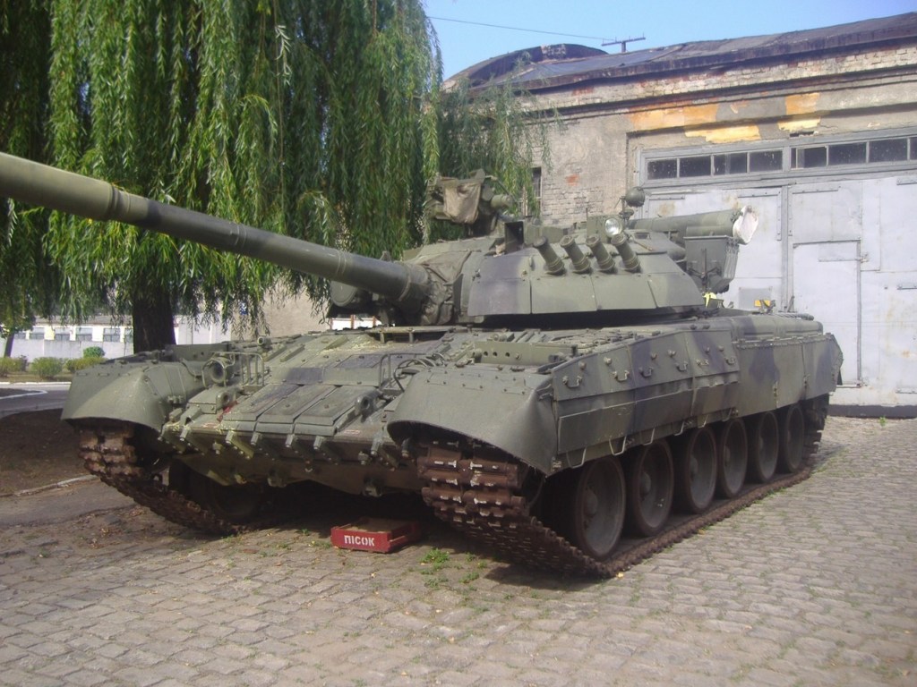 Модернизированный украинский танк Т-80  продемонстрировал крутой дрифт (ВИДЕО)