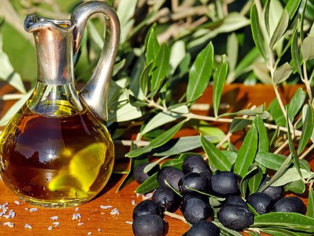 Американские эксперты назвали плюсы и минусы от употребления оливкового масла