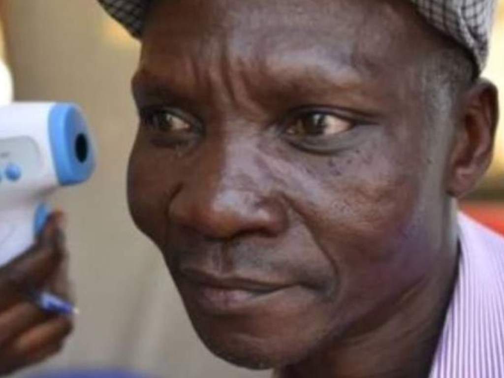 Необычные газы жителя Уганды убивают насекомых в радиусе шести метров (ФОТО)