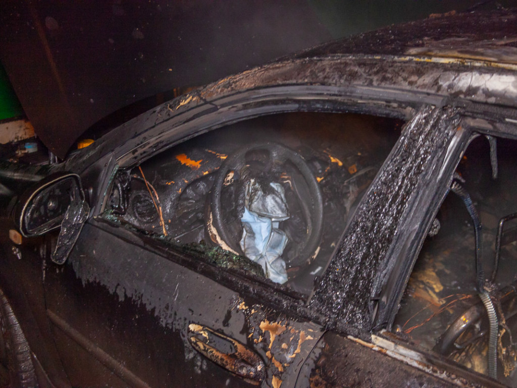 На проспекте в Днепре сгорел Chevrolet Lacetti (ФОТО)