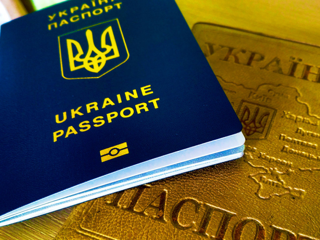 Зеленский внес в Раду законопроект, упрощающий получение украинского гражданства