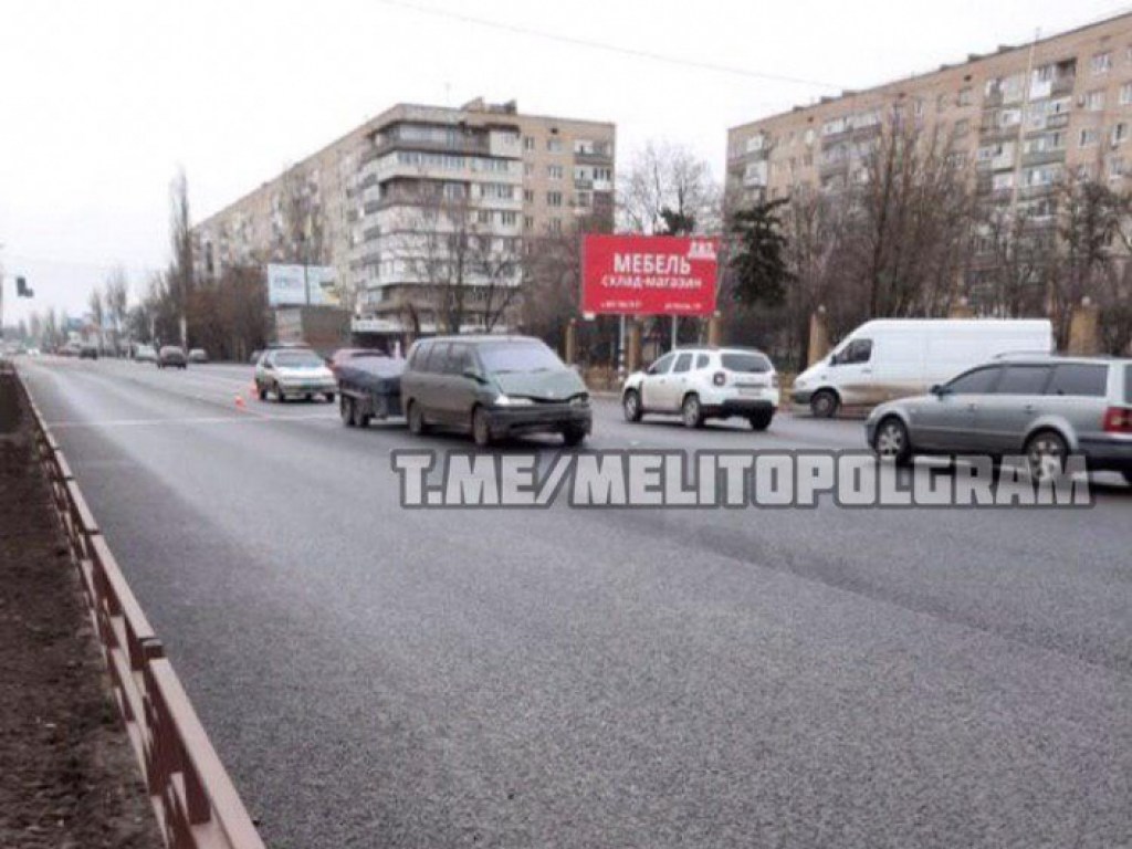 В Мелитополе на перекрестке столкнулись «ВАЗ» и иномарка (ФОТО)