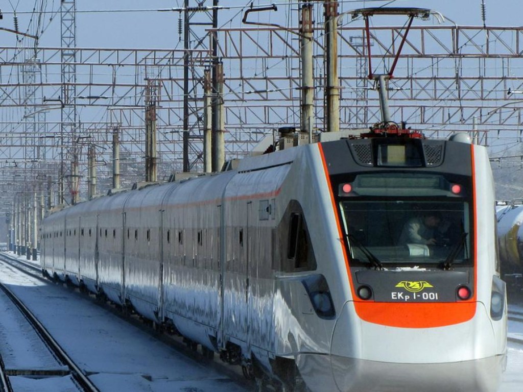 «Укрзализныця» назначила дополнительные поезда на новогодние и рождественские праздники (СПИСОК)