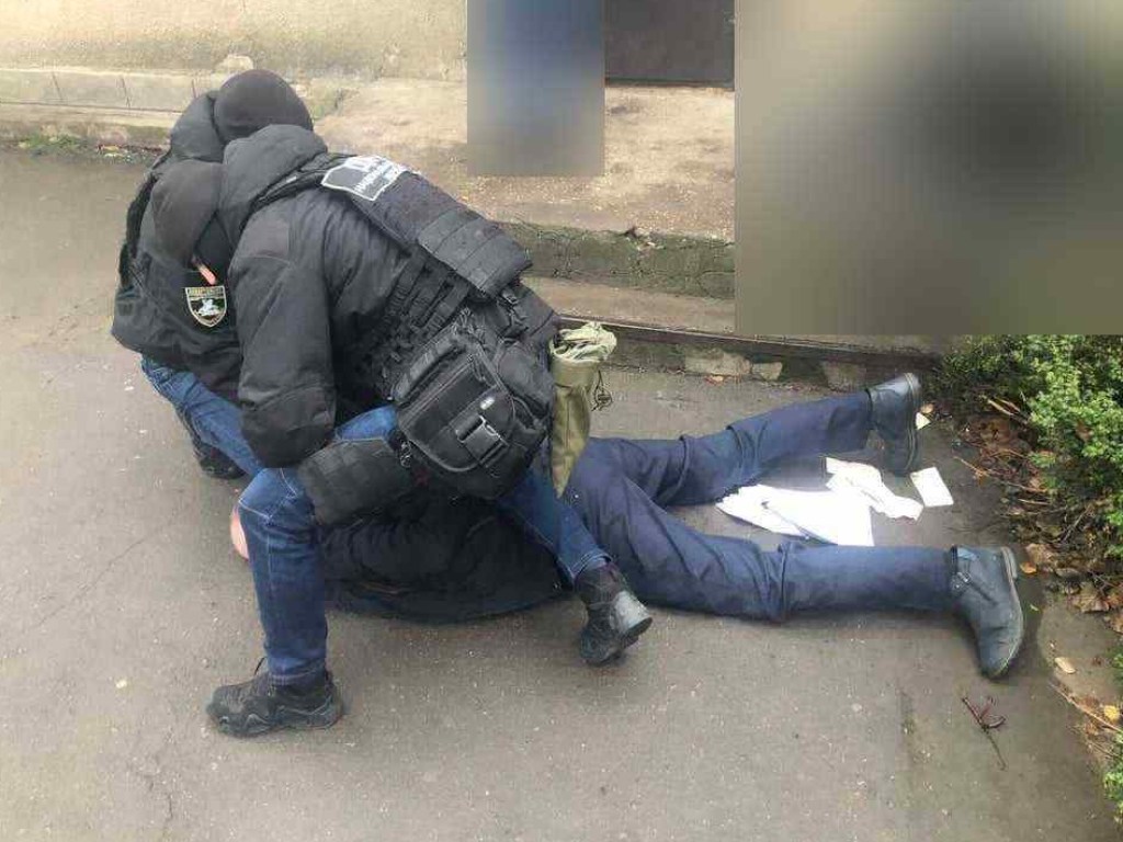 В Одесской области полицейский угрожал свидетелю и требовал взятку (ФОТО, ВИДЕО)