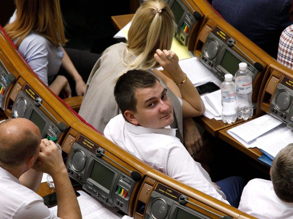 «Старая система сопротивляется»: В партии «Слуга народа» отреагировали на избиение нардепа Ананченко