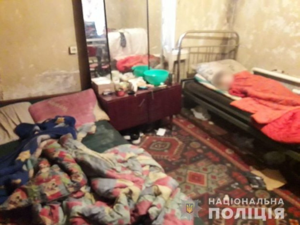На Харьковщине маленькие мальчики жили у матери в нечеловеческих условиях (ФОТО)