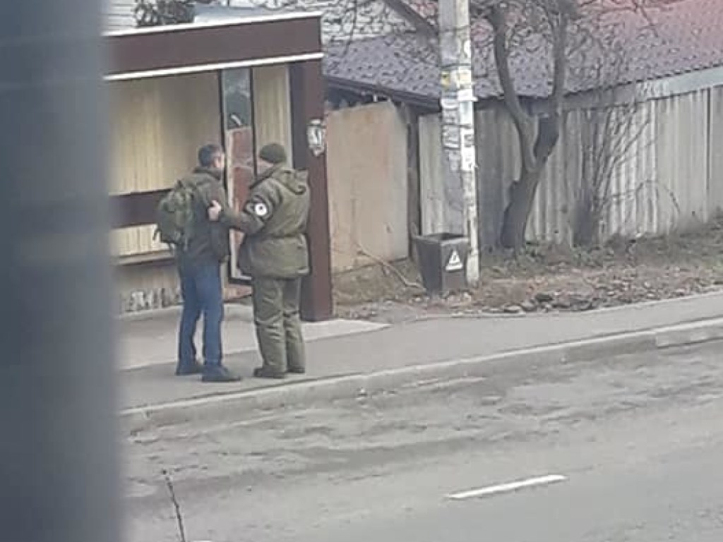 Под Киевом пьяный уроженец Луганской области стрелял по военным машинам (ФОТО)