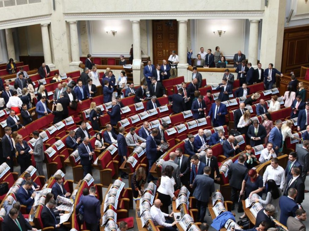 Снятие депутатской неприкосновенности может привести к узурпации власти — юрист