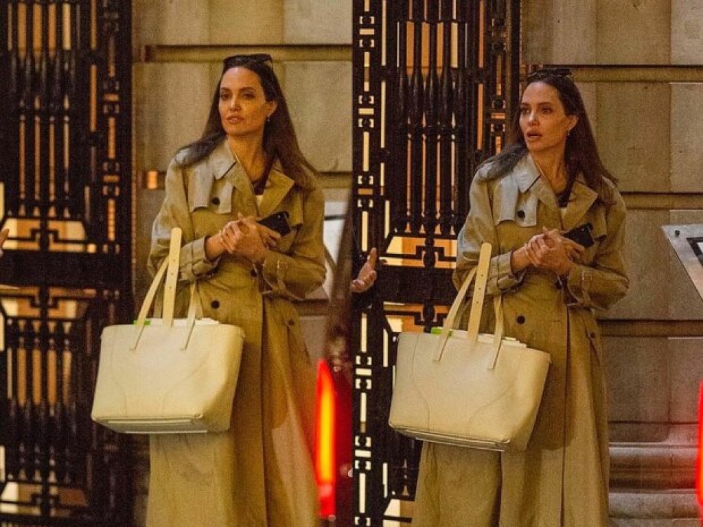 «Внешний вид – на троечку»: 44-летнюю Анджелину Джоли без макияжа застали ночью у ресторана (ФОТО)