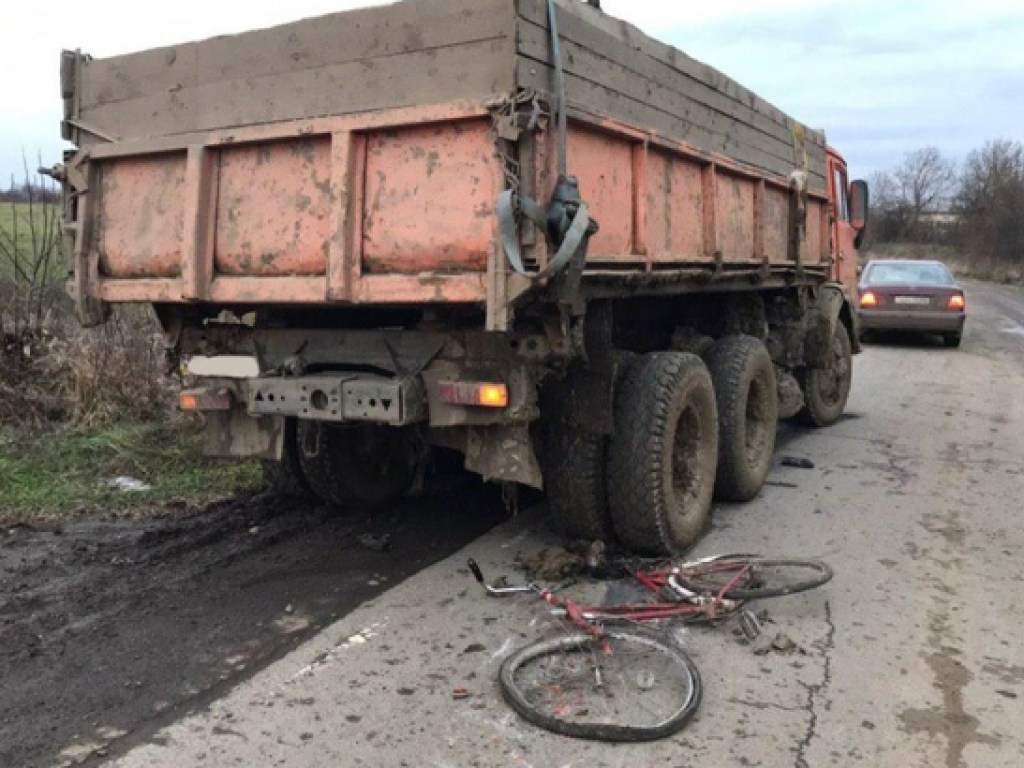 Водитель «КамАЗа» сбил велосипедиста под Ужгородом (ФОТО)