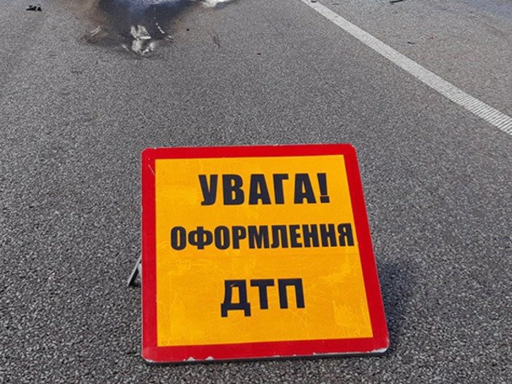 Переходил в неположенном месте: в Харькове автомобиль сбил насмерть мужчину (ФОТО)