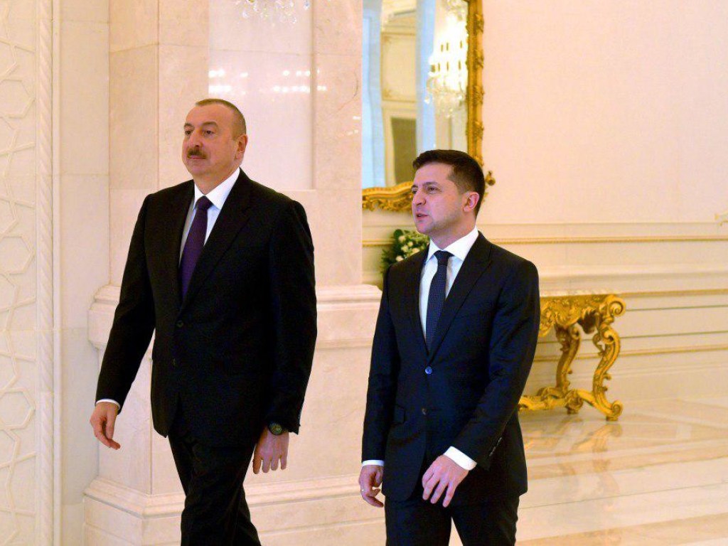 Эксперт подвел итоги встречи Зеленского и Алиева в Баку