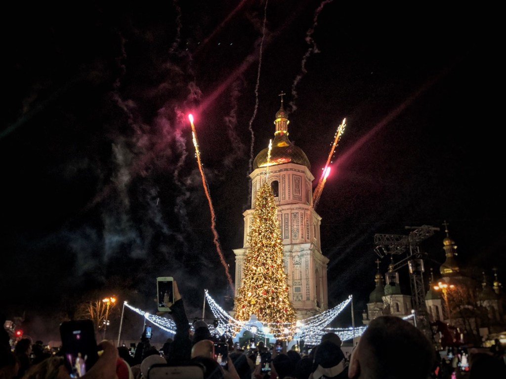 На Софийской площади в Киеве зажгли главную ёлку страны (ФОТО, ВИДЕО)